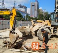 男人的嘴添女人BB高温下的坚守｜道路建设者用汗水铺就畅通路